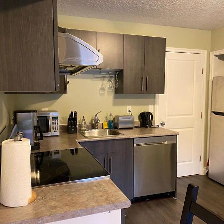 1 Bedroom Suite In Langford. Victoria Extérieur photo