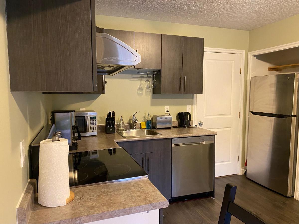 1 Bedroom Suite In Langford. Victoria Extérieur photo