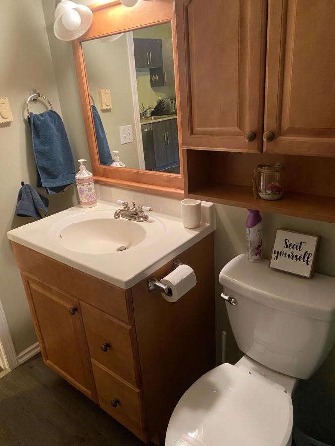 1 Bedroom Suite In Langford. Victoria Extérieur photo