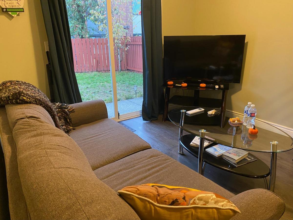 1 Bedroom Suite In Langford. Victoria Extérieur photo