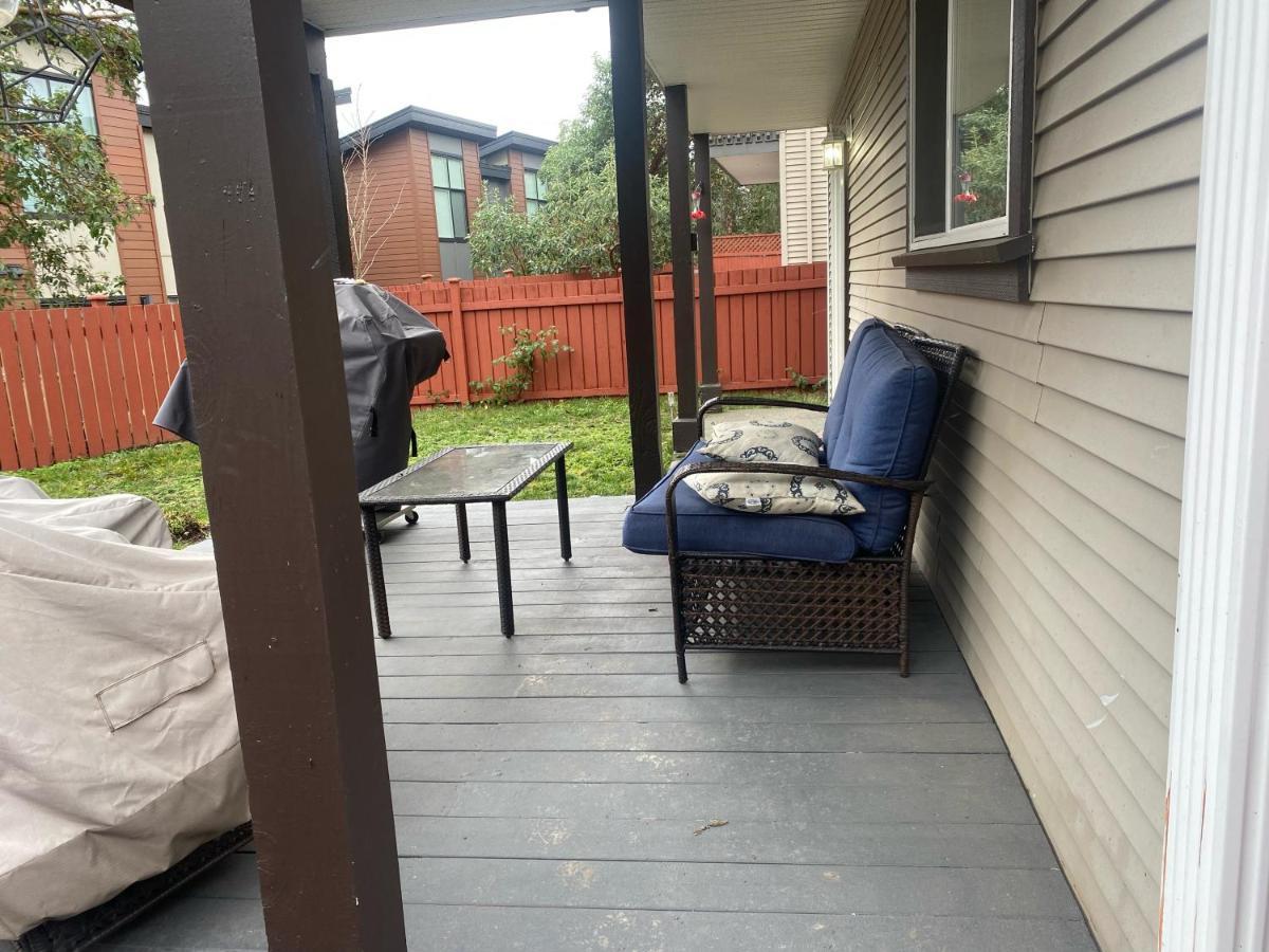 1 Bedroom Suite In Langford. Victoria Extérieur photo